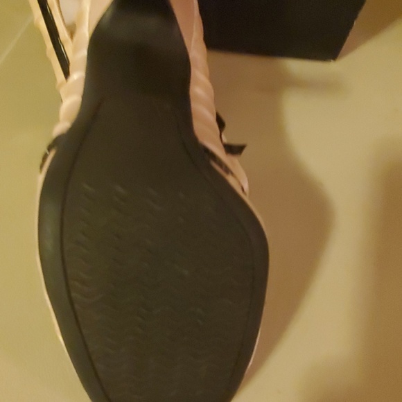 Heels - Picture 2 of 3